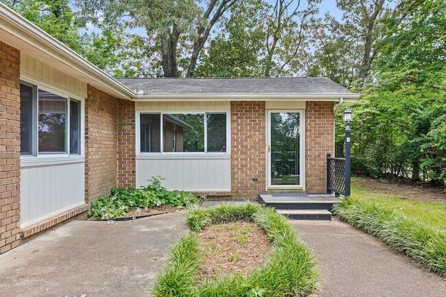 Building Photo - 3600 Gleason Dr
