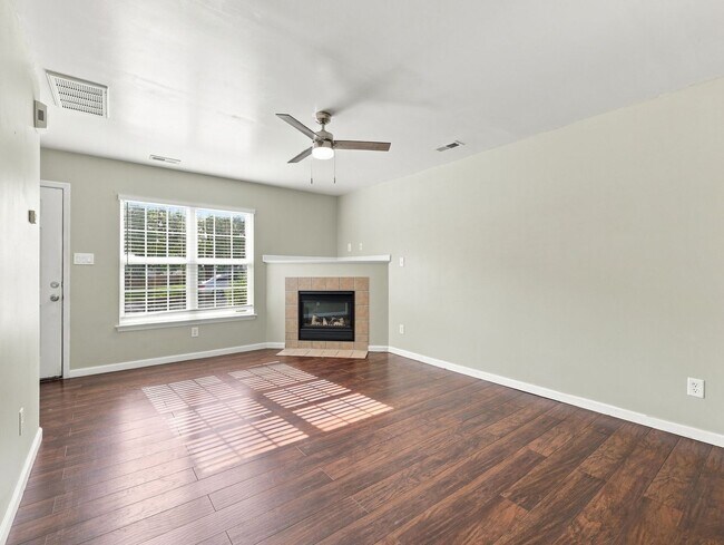 Foto del edificio - 107 Spring Meadow Cir