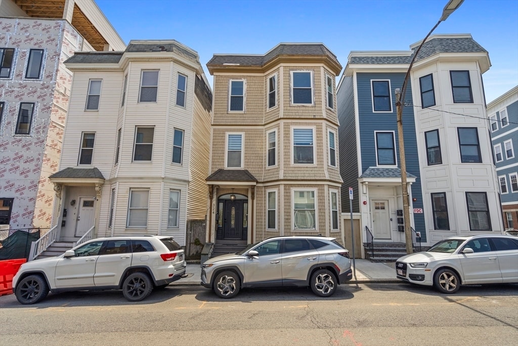 Primary Photo - 324 Dorchester St