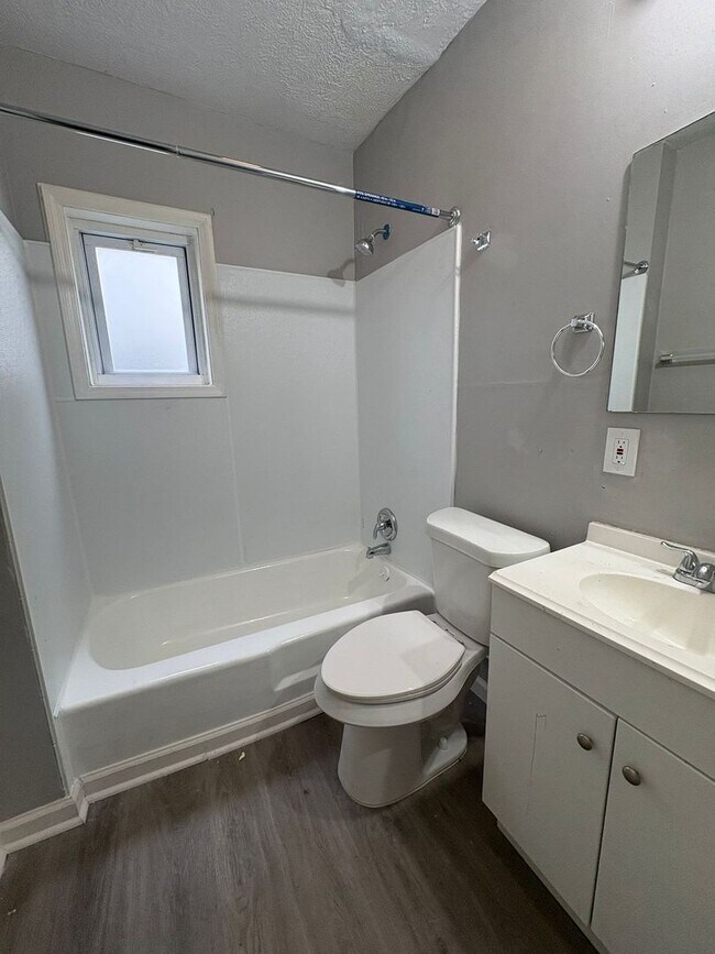 Building Photo - 16524 Kipling Ave