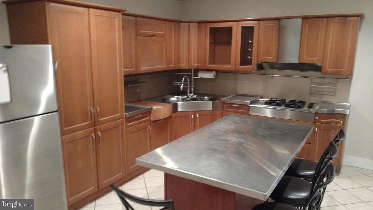 129 Pottsville St, Cressona, PA 17929 Room for Rent in Cressona, PA