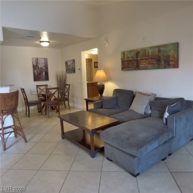 Foto del edificio - 4200 S Valley View Blvd