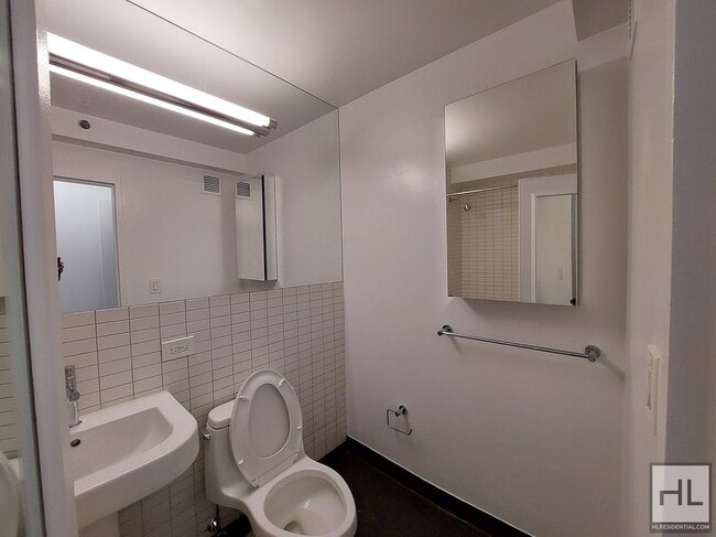 Building Photo - East 39th Street