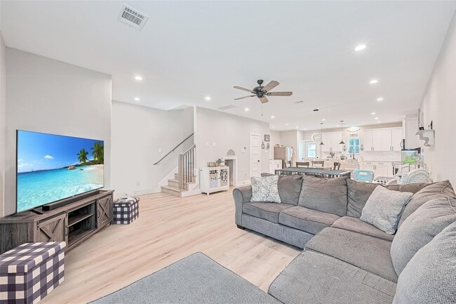 Building Photo - 807 Avenue J