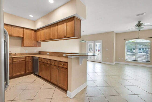 Building Photo - Charming 2-Bed, 2.5-Bath Townhouse Retreat in the Heart of Fort Walton Beach!