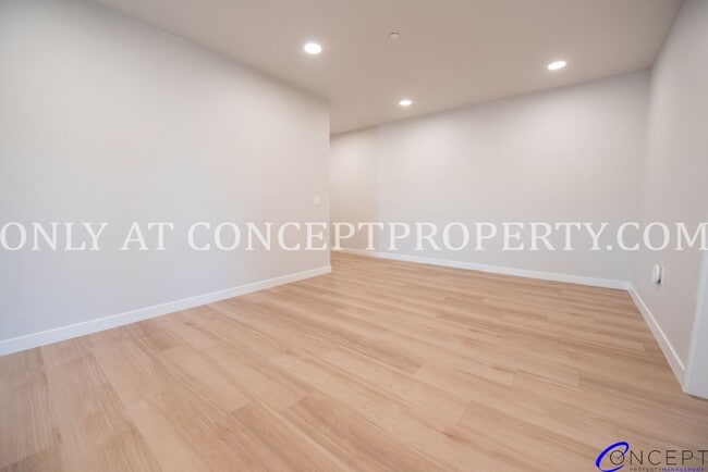 Building Photo - Spacious Luxury Living in a Modern Three-Bedroom Home at Studio Crossing!