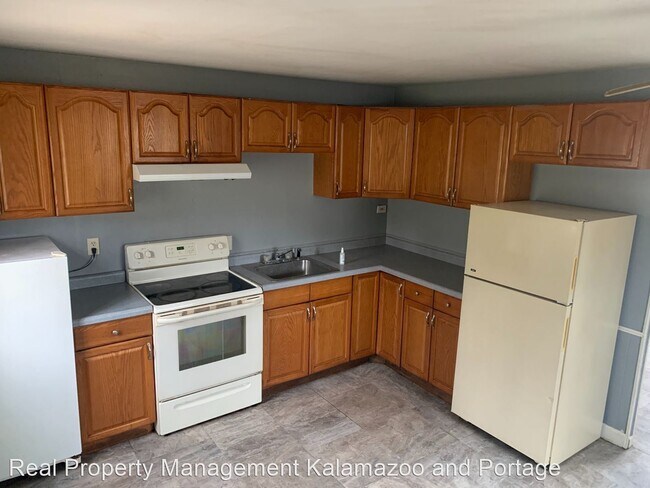 Foto del edificio - 2420 Upper Riverview Dr