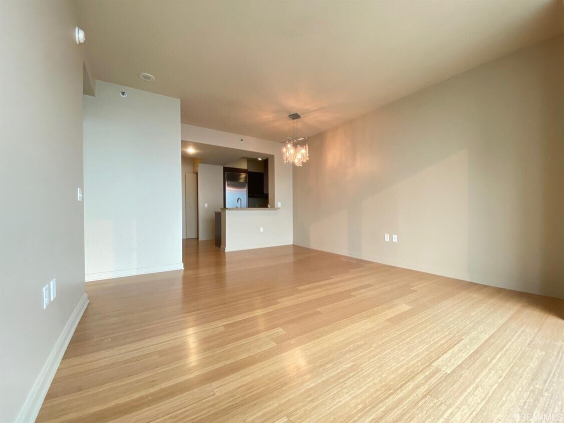Primary Photo - 425 1st St