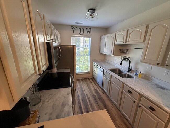 Building Photo - 335 Houston Creek Dr