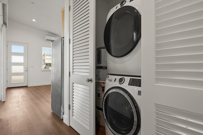 Foto del edificio - 1674 Thea Ave