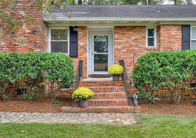 Building Photo - 2434 Brentwood Pl