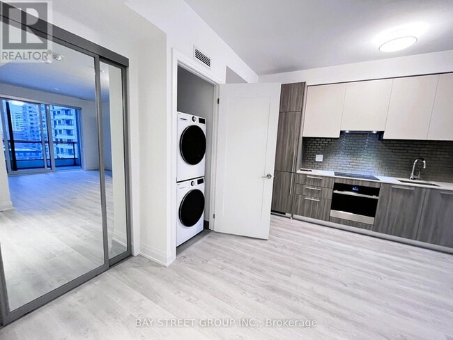 Photo du bâtiment - 65 Broadway Ave