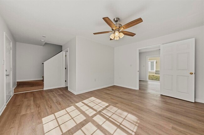 Building Photo - 1225 N Lee Dr