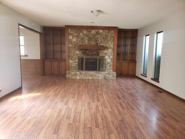 Foto del edificio - 712 Westglen Dr