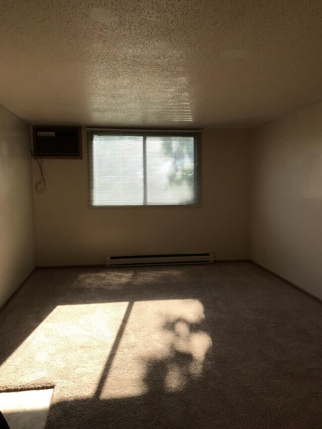 Foto del edificio - 810 Benton Dr