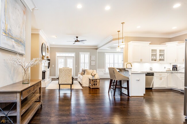 Building Photo - 5492 Glenridge Dr