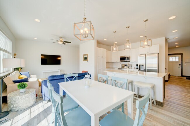 Building Photo - 1403 Westwood Cir