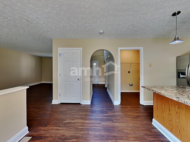 Building Photo - 160 Simsbury Ct