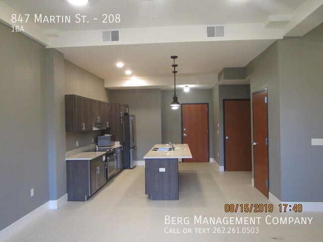 Building Photo - 847 Martin St