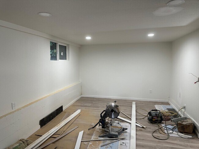 Building Photo - 5484 Vicente Way