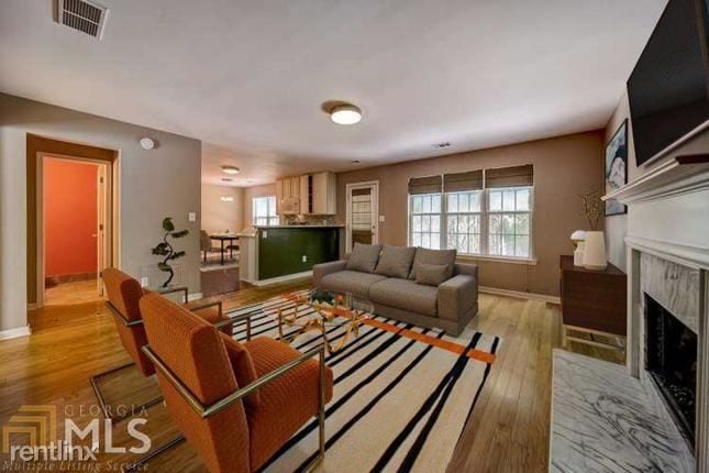 Building Photo - 4 br, 2 bath House - 1406 Fall River Drive