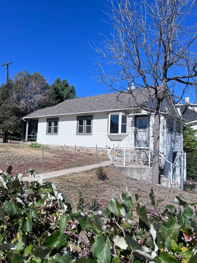 Building Photo - Charming 2 bed 1 Bath home