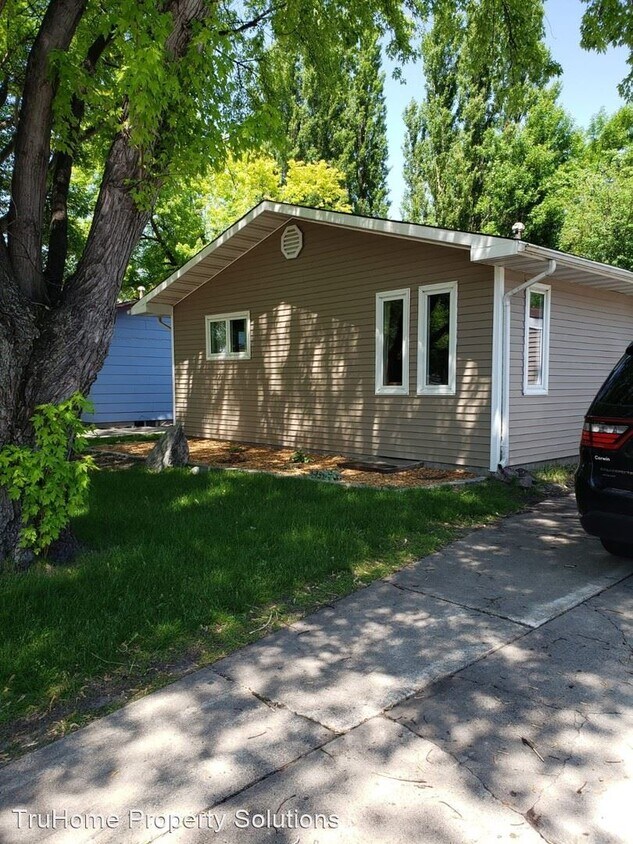 5 br, 2 bath House 2602 11th Ave S House Rental in Grand Forks, ND