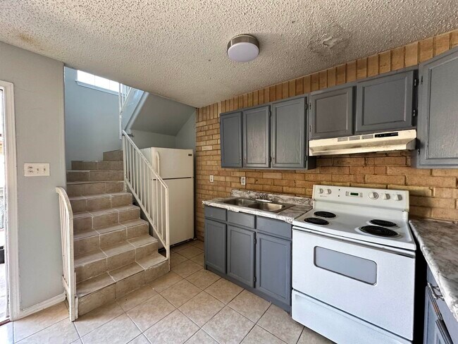 Building Photo - 311 Soria Dr