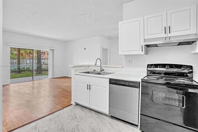 Building Photo - 6928 SW 39th St