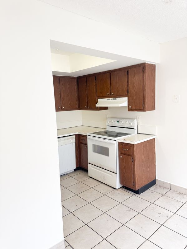 Foto principal - 5944 NW 21st St