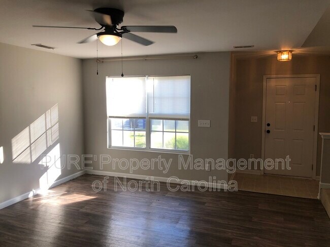 Foto del edificio - 4584 Greenmanor Dr