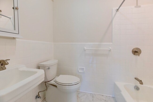 Building Photo - 20 Brimmer St