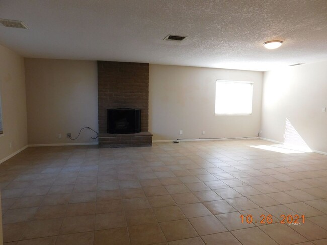 Building Photo - Charming 3-Bedroom Home with Solar, A/C & ...