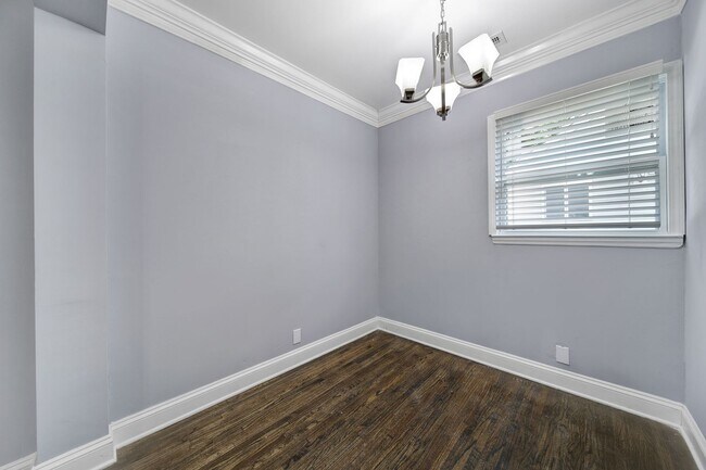 Foto del edificio - Lovely 2 Bed 1 Bath Bungalow Home in Charl...