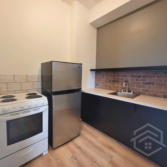 Photo du bâtiment - 1-Bedroom Apartment in Simcoe!!