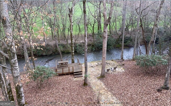 Foto del edificio - 174 Lost Valley Ln