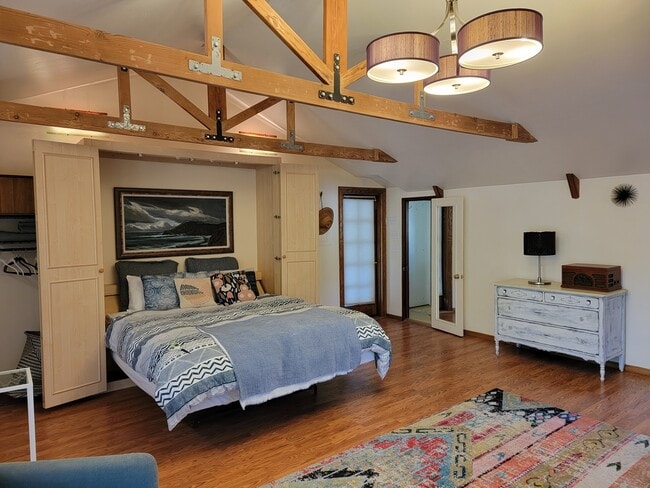 Building Photo - 311 Palomar Rd