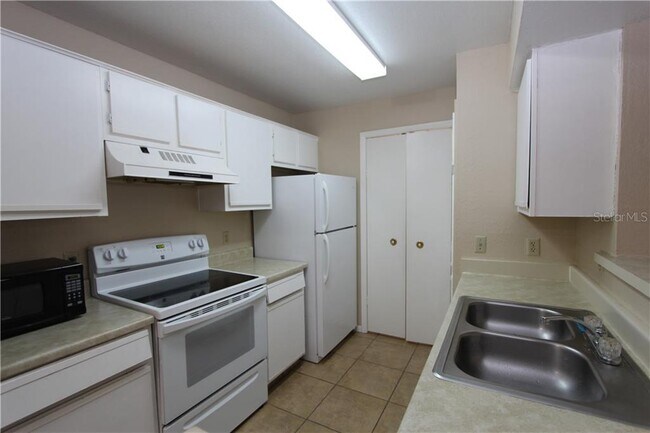 Building Photo - 4301 Lizshire Ln