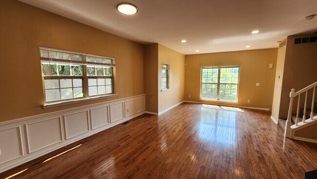 Building Photo - 1574 Kessler Ave