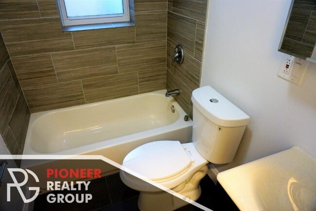 Foto del edificio - 3622 N Marshfield Ave