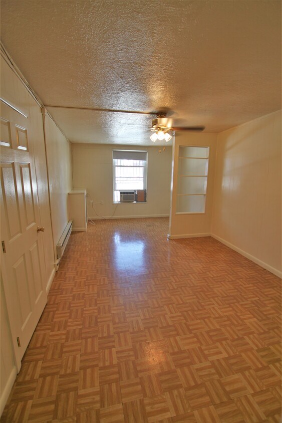 Primary Photo - 2012 Walnut St