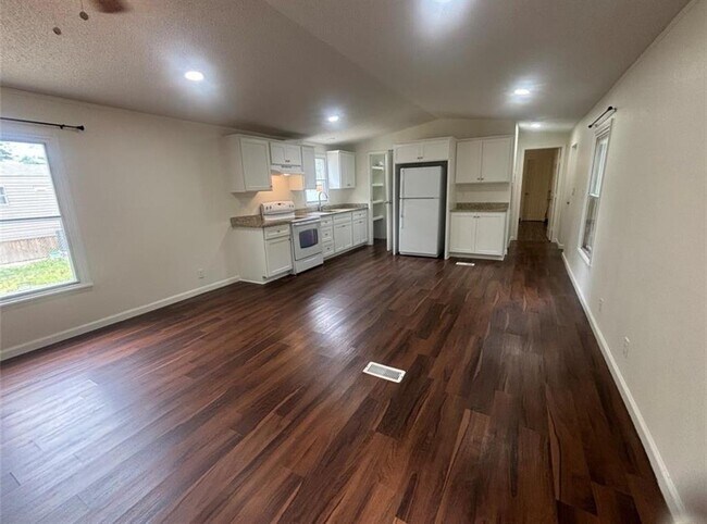 Foto del edificio - 23425 Heidi Ln