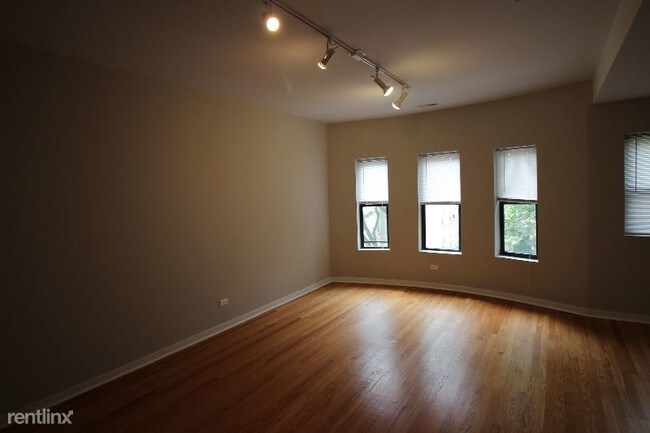 Building Photo - 6449 N Claremont Ave