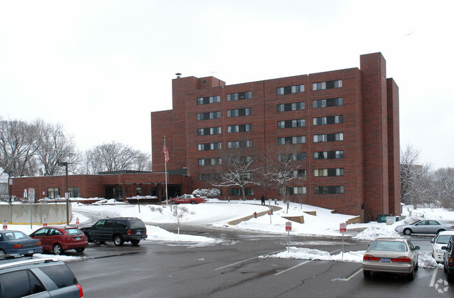 Foto del edificio - Menorah Plaza Apartments