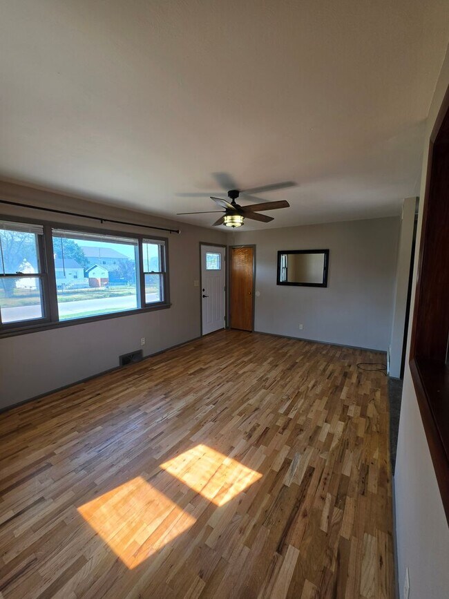 Foto del edificio - Centrally Located Three-Bedroom, Two-Bathroom House for Rent!