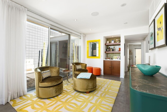 Building Photo - 800 E La Verne Way