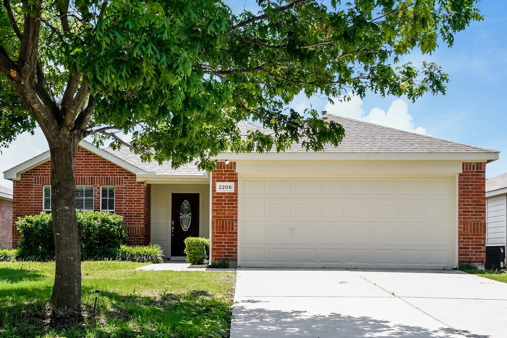 Primary Photo - 2208 Sumac Dr