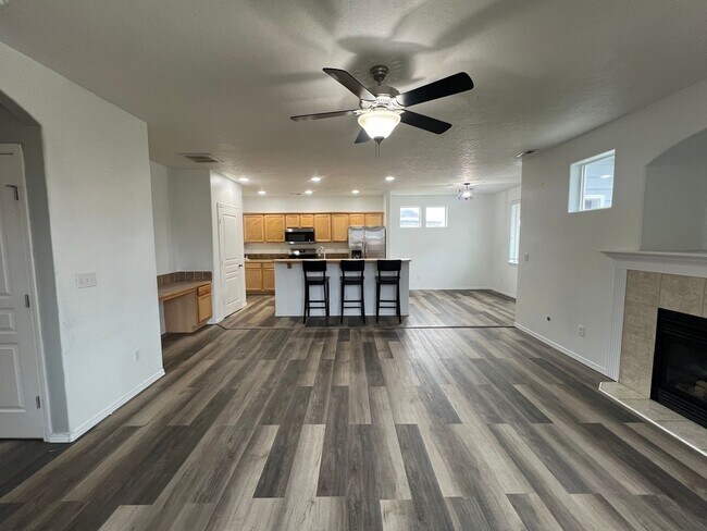 Building Photo - 3-Bed, 2.5-Bath Home Near Columbia Center ...