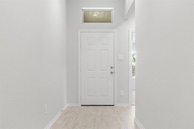 Foto del edificio - 1512 Edgeway Dr