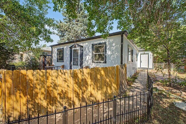 Photo - "Charming 2-Bed Duplex Retreat in Englewood – Cozy Living at 2910 South Delaware Street!" Apartment